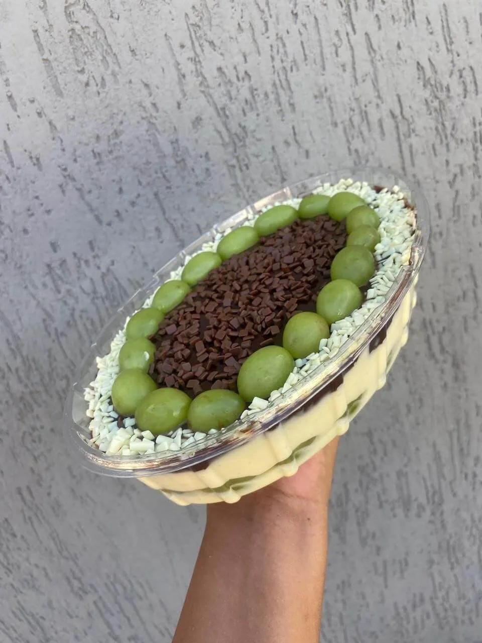 Sobremesa especial de uvas verdes com ganache de chocolate